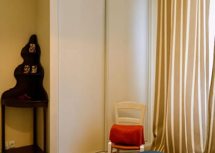 Bellevue Apartment *